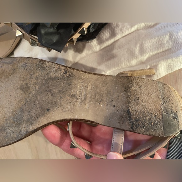 Valentino Garavani Rockstud T-strap sandal in Tan, size 37 - Picture 4 of 12